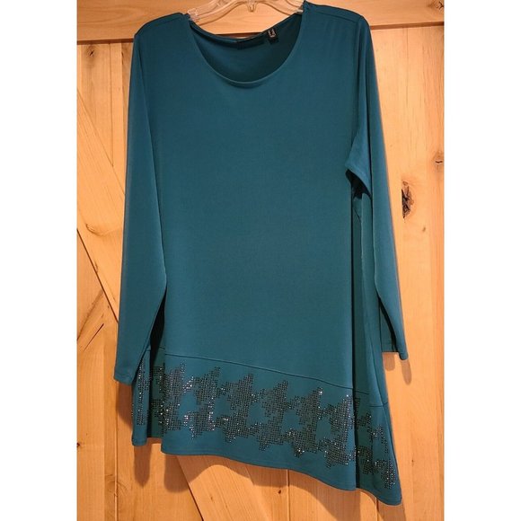Susan Graver Artisan Size 1X Liquid Knit Tunic with Asymmetric Hem Embellished - Picture 2 of 16